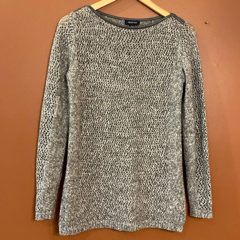 Smart Set ladies sweater with beautiful gray heathering in size extra small.